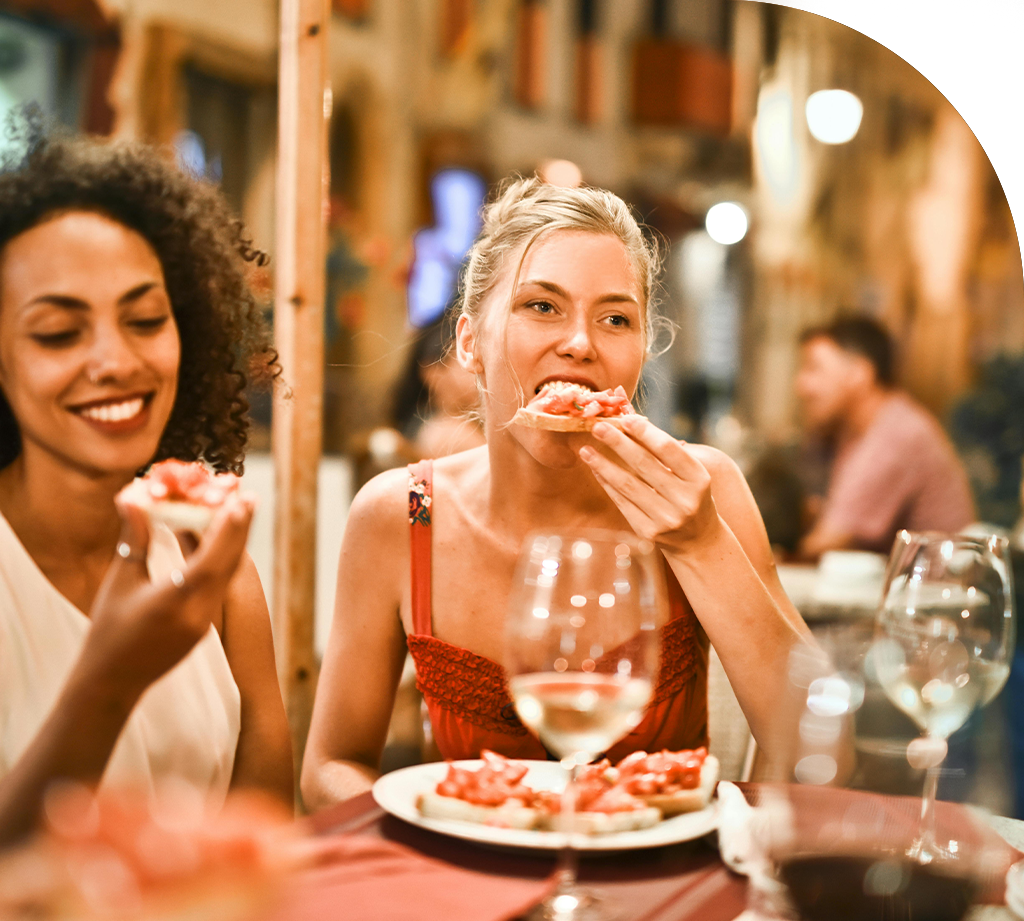 pexels-adrienn-638530-1537635 Customers enjoying their food from using their restaurant rewards and gift card programs | restaurant rewards programs near me